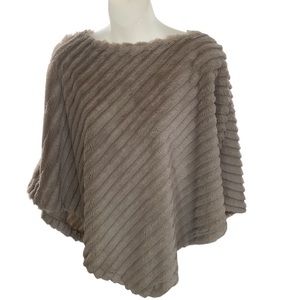 MARC NEW YORK FAUX FUR CAPE/PONCHO